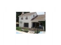 Localizaci�n: AGUADERAS, LORCA  
Dormitorios: 6 - Ba�os: 3  
Superficie: 250 m2  
Caracter�sticas: Very interesting house with lovely views of the countryside, on a plot of 2,500m2, comprising off, on the ground floor, open plan kitchen and lounge with log burner, very spacious light and airy, looks out onto beautiful garden and swimming pool.  
Hallway with door leading to garden.  
Another kitchen/ utility room in what was originally the garage, could be converted very easily.  
Hallway leading to 2 bedrooms and one bathroom.  
Ornate spiral stairs leading to hallway with 4 bedrooms off, 3 of which are studio type, 2 bathrooms (1 ensuite). Very spacious. Ready to move into and includes most of the furniture. Must see.  
Outside there are various outbuildings including 2 dog houses. Lots of interesting seating areas, many mature trees and plants and a covered swimming pool with slide.  
20 mins beautiful beaches of Aguilas  
10 mins historic town of Lorca  - 9
