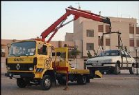 Grua con pluma para trabajos de rescate de vehiculos y carga y descarga de maquinaria. - 1