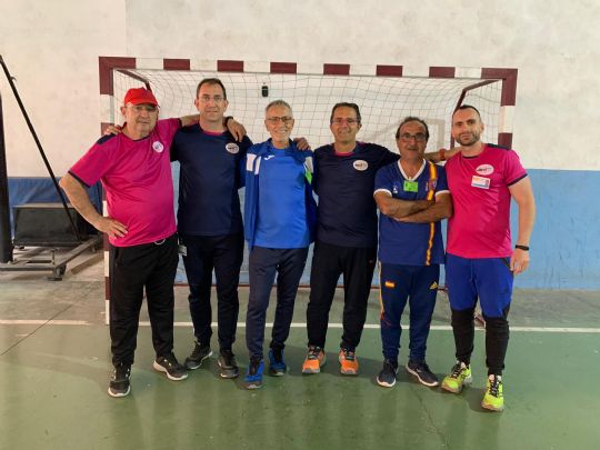 Ms de 50 personas privadas de libertad participan en la escuela de ftbol del FCB que la Pea Barcelonista de Totana desarrolla en el CP Murcia I