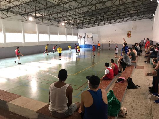 La peña Barcelonista de Totana colabora en la organización del torneo modular de fútbol sala en el centro penitenciario Murcia I