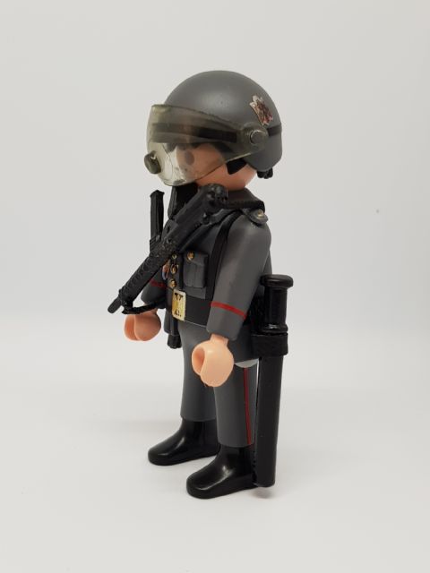 POLICIA ARMADA (GRISES ANTIDISTURBIOS)