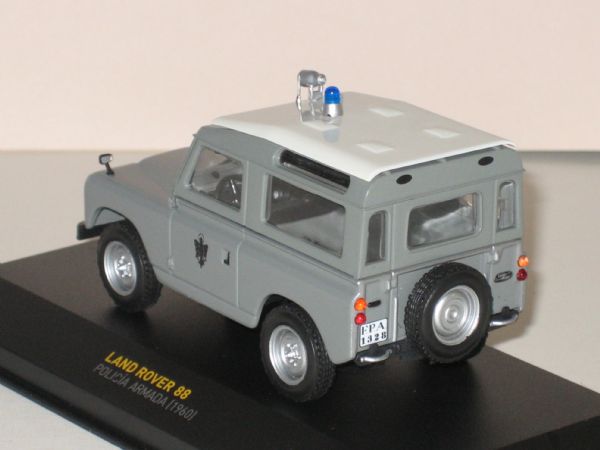 Vehiculo Miniatura Policia Armada Land Rover 88 (1.960)
