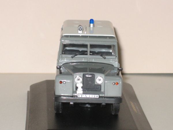 Vehiculo Miniatura Policia Armada Land Rover 88 (1.960)