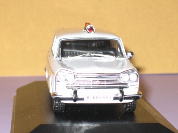 Miniatura Vehiculo Seat 1500 Cruz Roja Espa�ola