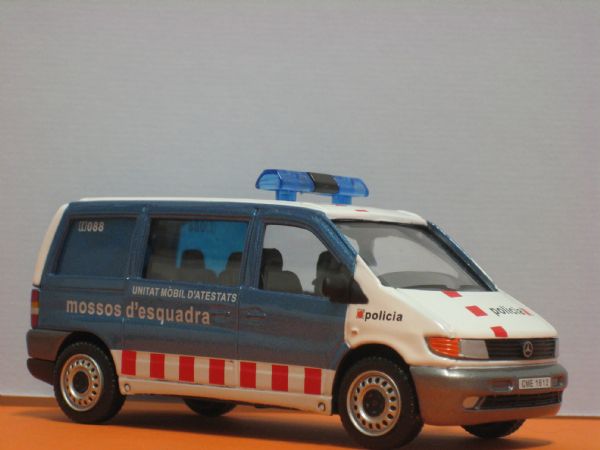 Miniatura Furgon Mercedes Mossos D