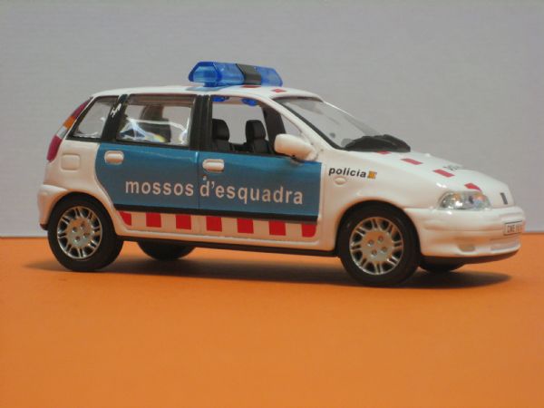 Miniatura Vehiculo Fiat Punto Mossos D'escuadra