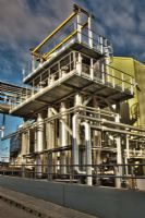 <b>Industria medioambiental:
<ul><li>Sistemas de concentraci�n / evaporaci�n de residuos.</li>
<li>Sistemas de pasteurizaci�n de fangos / lodos.</b></li></ul>
<p><b>Sistemas de concentraci�n / evaporaci�n de residuos</b>. Nuestras plantas de evaporaci�n ofrecen la posibilidad a los clientes de reducir el volumen de residuos medioambientales, tales como salmueras, purines y digestatos. Aplicamos nuestras dos tecnolog�as, intercambiadores de calor de tubo corrugado y de superficie rascada, para aportar soluciones que garanticen un mayor tiempo de funcionamiento para tratar efluentes que causan ensuciamiento. Para ahorrar energ�a, se pueden dise�ar plantas de evaporaci�n multi-efecto o de compresi�n de vapor.</p>
<p><b>Sistemas de pasteurizaci�n de fangos / lodos</b>. HRS usa su tecnolog�a de intercambiadores de tubo corrugado en un proceso de pasteurizaci�n de lodos en continuo. Este proceso contiene una secci�n de recuperaci�n energ�tica que permite a los clientes de ahorrar mucho en coste operativos.</p> - 11