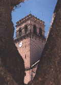 Torre toscana de la Parroquia de Santiago