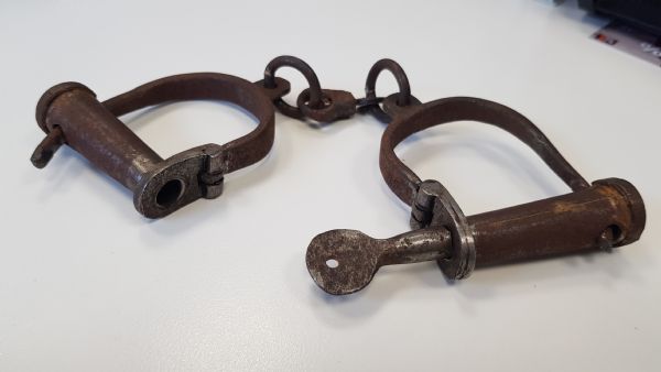 ANTIGUOS GRUILLETES DE LOS AOS 30-40