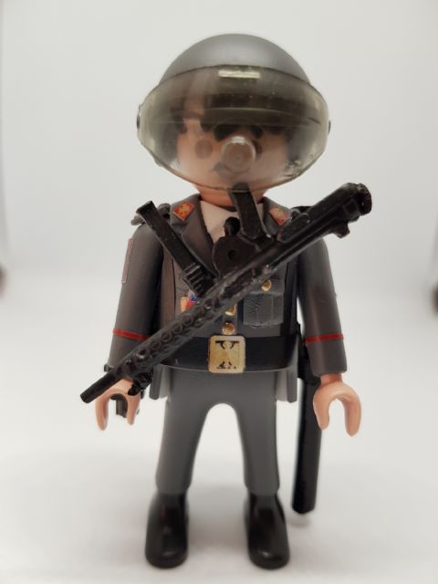 POLICIA ARMADA (GRISES ANTIDISTURBIOS)