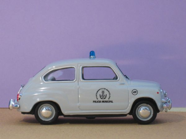 Miniatura Vehiculo  Seat 600   (1:43)