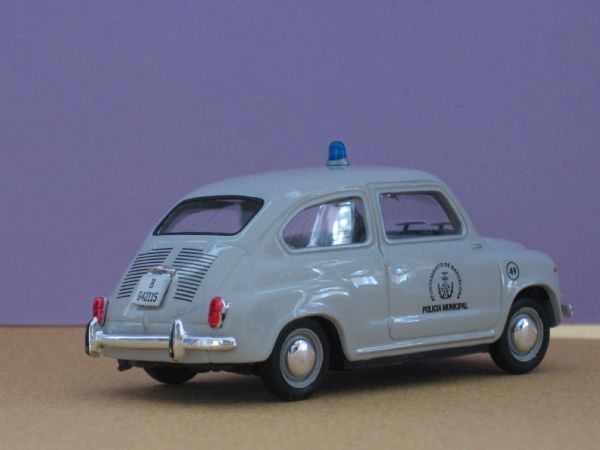 Miniatura Vehiculo  Seat 600   (1:43)