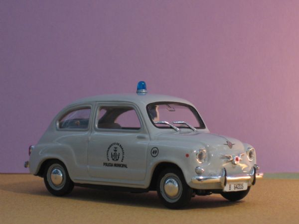 Miniatura Vehiculo  Seat 600   (1:43)