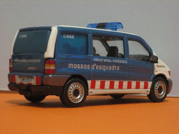 Miniatura Furgon Mercedes Mossos D