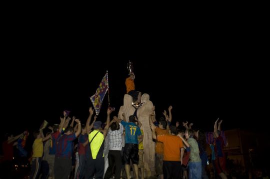 LA PEA BARCELONISTA DE TOTANA CELEBRA EL TRIPLETE EN LAS CALLES DE LA CIUDAD.