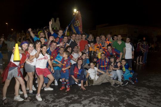 LA PEA BARCELONISTA DE TOTANA CELEBRA EL TRIPLETE EN LAS CALLES DE LA CIUDAD.