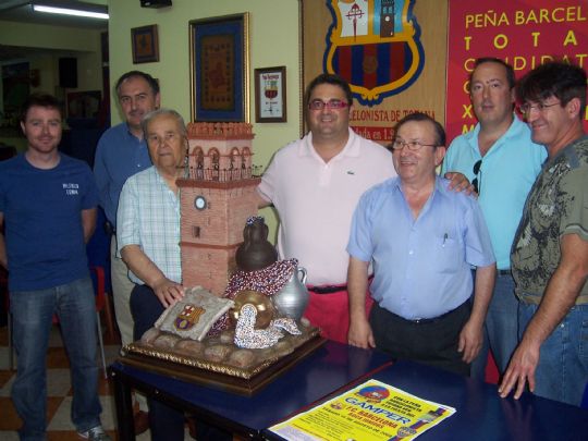 LA PB TOTANA PRESENTA LA MAQUETA DEL MONUMENTO DE LA XXXII TROBADA MUNDIAL DE PEAS DEL FCB. 