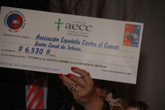 LA PEÑA BARCELONISTA DE TOTANA CON LA ASOCIACIÓN ESPAÑOLA DE LUCHA CONTRA EL CÁNCER