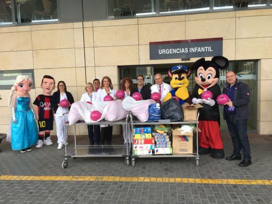 LA PB TOTANA ENTREGA NUEVAMENTE REGALOS A NIÑOS HOSPITALIZADOS EN VIRGEN DE LA ARRIXACA