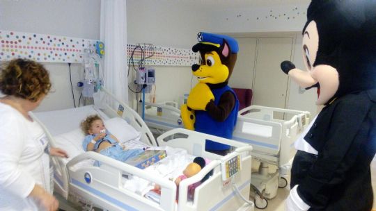 LA PB TOTANA ENTREGA NUEVAMENTE REGALOS A NIÑOS HOSPITALIZADOS EN VIRGEN DE LA ARRIXACA