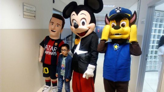 LA PB TOTANA ENTREGA NUEVAMENTE REGALOS A NIÑOS HOSPITALIZADOS EN VIRGEN DE LA ARRIXACA