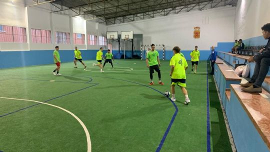 50 personas privadas de libertad participan en la escuela de ftbol de la Pea barcelonista de Totana en el centro penitenciario de Murcia I