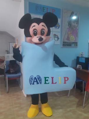 LA PEÑA BARCELONISTA DE TOTANA DONA 2 MUÑECOS CON EL LOGOTIPO DE AELIP Y DGENES  EN EL MARCO DE SU PROGRAMA ILUSIÓN SOLIDARIA