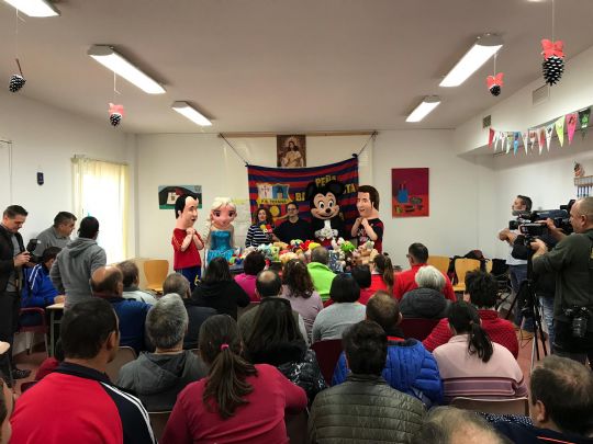 LA PEÑA BARCELONISTA DE TOTANA VISITA EN CENTRO DE PERSONAS CON DISCAPACIDAD INTELECTUAL JOSÉ MOYA TRILLA Y EL CENTRO DE PERSONAS CON ENFERMEDAD MENTAL PRINCESA LETIZIA 