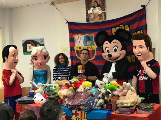 LA PEÑA BARCELONISTA DE TOTANA VISITA EN CENTRO DE PERSONAS CON DISCAPACIDAD INTELECTUAL JOSÉ MOYA TRILLA Y EL CENTRO DE PERSONAS CON ENFERMEDAD MENTAL PRINCESA LETIZIA 