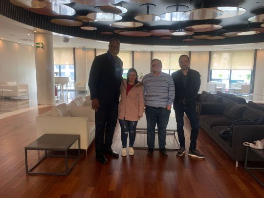 La Pea Barcelonista de Totana participa en la recepcin al equipo de baloncesto del FCB.