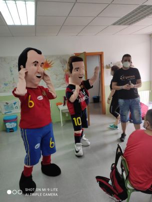 La Pea barcelonista de Totana colabora con las Escuelas de Verano inclusivas con personas con discapacidad y enfermedades raras que desarrolla la Asociacin Dgenes en colaboracin con el Ayuntamiento en Mazarron y Puerto de Mazarron 