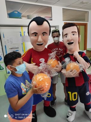 La Pea barcelonista de Totana colabora con las Escuelas de Verano inclusivas con personas con discapacidad y enfermedades raras que desarrolla la Asociacin Dgenes en colaboracin con el Ayuntamiento en Mazarron y Puerto de Mazarron 