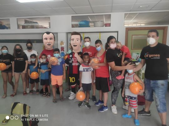 La Pea barcelonista de Totana colabora con las Escuelas de Verano inclusivas con personas con discapacidad y enfermedades raras que desarrolla la Asociacin Dgenes en colaboracin con el Ayuntamiento en Mazarron y Puerto de Mazarron 