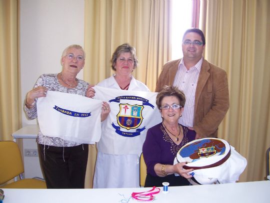 BORDADO DEL BANDERIN Y ESTANDARTE DE LA XXXII TROBADA