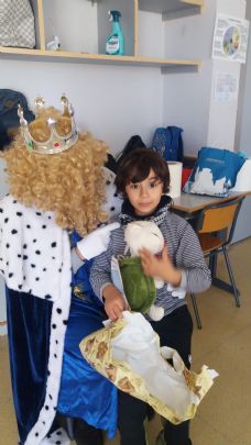 LA PEA BARCELONISTA DE TOTANA COLABORA CON LAS ESCUELAS DE NAVIDAD DE D'GENES