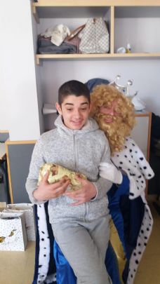 LA PEA BARCELONISTA DE TOTANA COLABORA CON LAS ESCUELAS DE NAVIDAD DE D'GENES