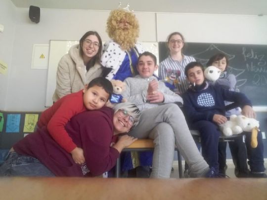 LA PEA BARCELONISTA DE TOTANA COLABORA CON LAS ESCUELAS DE NAVIDAD DE D'GENES