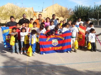 LA PEA BARCELONISTA DE TOTANA CELEBRA ACTIVIDADES DEPORTIVAS CON LOS INMIGRANTES DEL MUNICIPIO