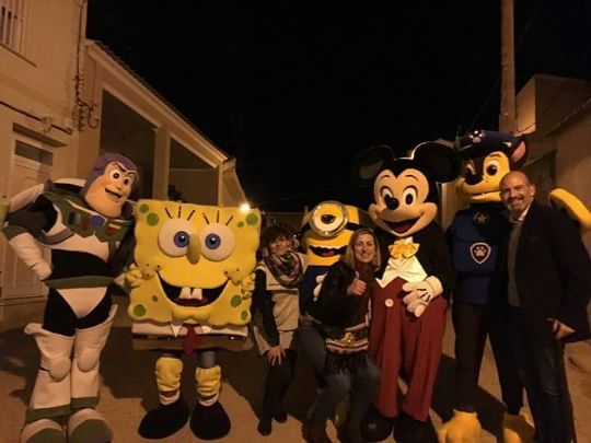 LOS MUECOS SOLIDARIOS DE LA PEA BARCELONISTA DE TOTANA PARTICIPAN EN LA CABALGATA DE REYES DEL MUNICIPIO DE ALEDO