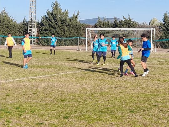 M�s de 120 ni�os y ni�as participan en la Escuela Deportiva Pe�a Barcelonista de Totana � Santa Eulalia en una jornada de deporte y solidaridad