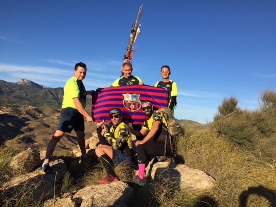 Socios De la Peña barcelonista de Totana conquistan la Sierrecica
