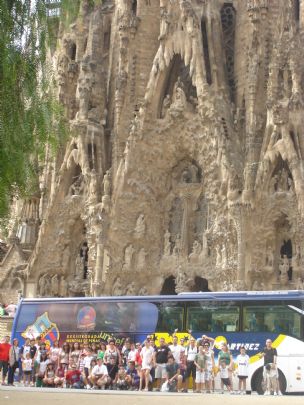 EL AUTOBUS SOLIDARIO DE LA TROBADA EN BARCELONA