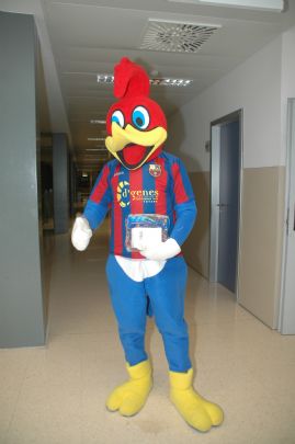 LA PB TOTANA REPARTE REGALOS A MAS DE 100 NIOS EN EL HOSPITAL VIRGEN DE LA ARRIXACA DE MURCIA