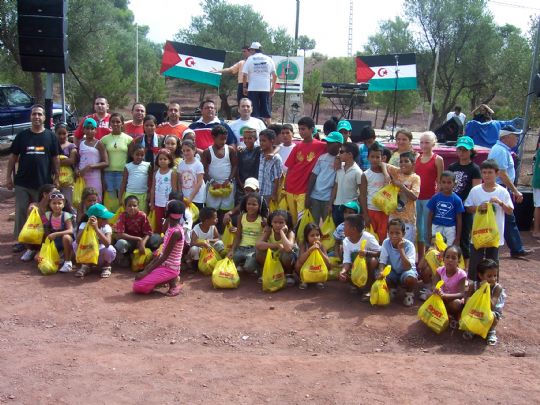 LA PB TOTANA REPARTE ILUSION  EN LA “I JORNADA DE CONVIVENCIA FAMILIAR CON LOS NIÑOS DEL SAHARA”