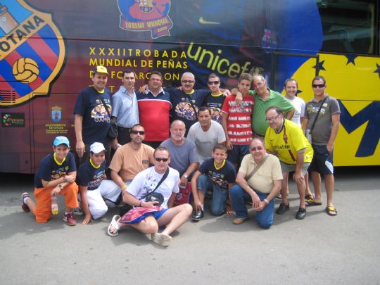 AUTOBUS SOLIDARIO DE LA XXXII TROBADA MUNDIAL DE PEÑAS DEL FC BARCELONA