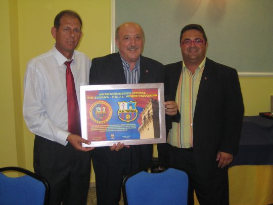 LA PB TOTANA SE HERMANA CON LA PB “JOSE LUIS NUÑEZ” DE TARAZONA DE LA MANCHA 