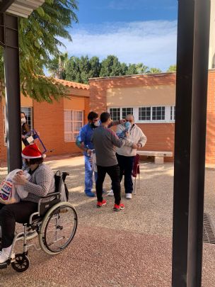 LA PEA BARCELONISTA DE TOTANA VISITA EN CENTRO DE PERSONAS CON DISCAPACIDAD INTELECTUAL JOS MOYA TRILLA 