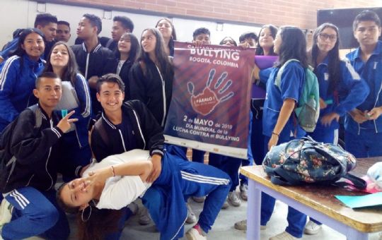 LAS FEDERACIONES DE PEÑAS BARCELONISTAS DE ALICANTE Y CASTILLA LA MANCHA JUNTO CON LA PEÑA BARCELONISTA DE TOTANA DESARROLLAN UN PROYECTO INNOVADOR CONTRA EL BULLYING EN BOGOTA (COLOMBIA)