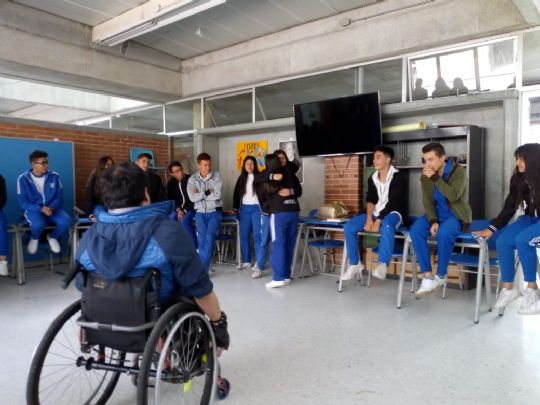 LAS FEDERACIONES DE PEÑAS BARCELONISTAS DE ALICANTE Y CASTILLA LA MANCHA JUNTO CON LA PEÑA BARCELONISTA DE TOTANA DESARROLLAN UN PROYECTO INNOVADOR CONTRA EL BULLYING EN BOGOTA (COLOMBIA)