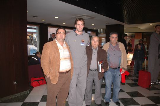 DIRECTIVOS DE LAS PEÑAS BARCELONISTAS DE TOTANA Y LAS TORRES DE COTILLAS REALIZAN UNA RECEPCIÓN AL AXA F.C. BARCELONA